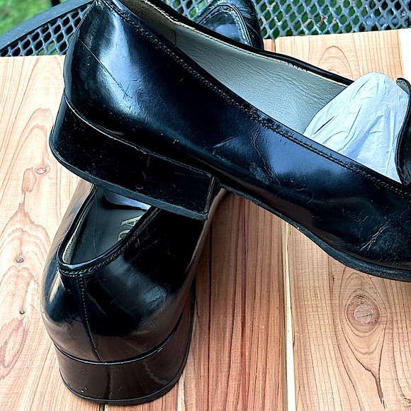 Prada Black Leather Loafers, Pointy Toe. Vintage 1990’s Woman’s size 39 1/2 / 9 - Picture 5 of 16
